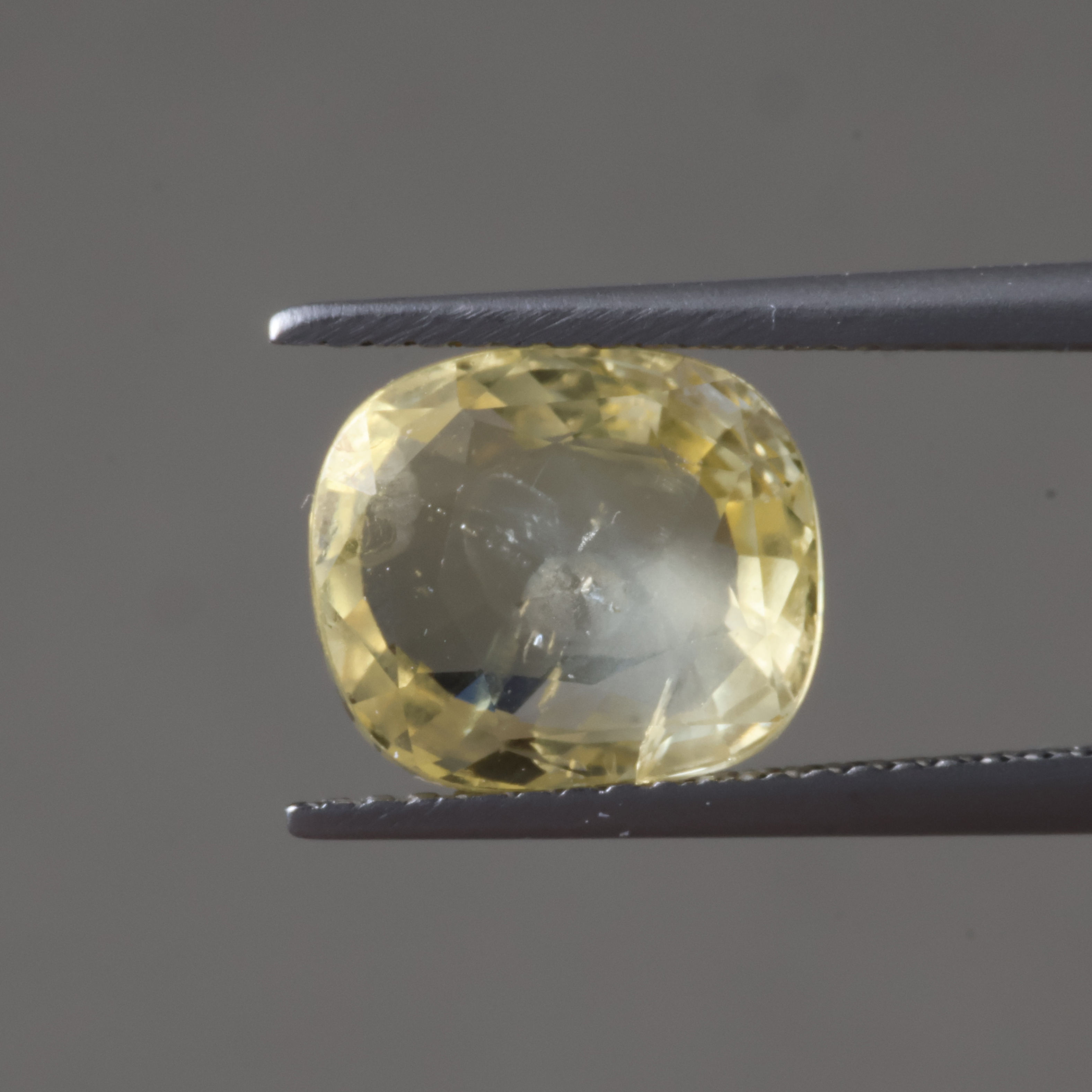 สีเหลือง