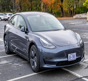 2022 Tesla โมเดลรถซีดาน3อัน, เบาะหนังนั่งภายในรถมอเตอร์เทอร์โบเกียร์ธรรมดาขนาดยาง R18 - Product Image 1