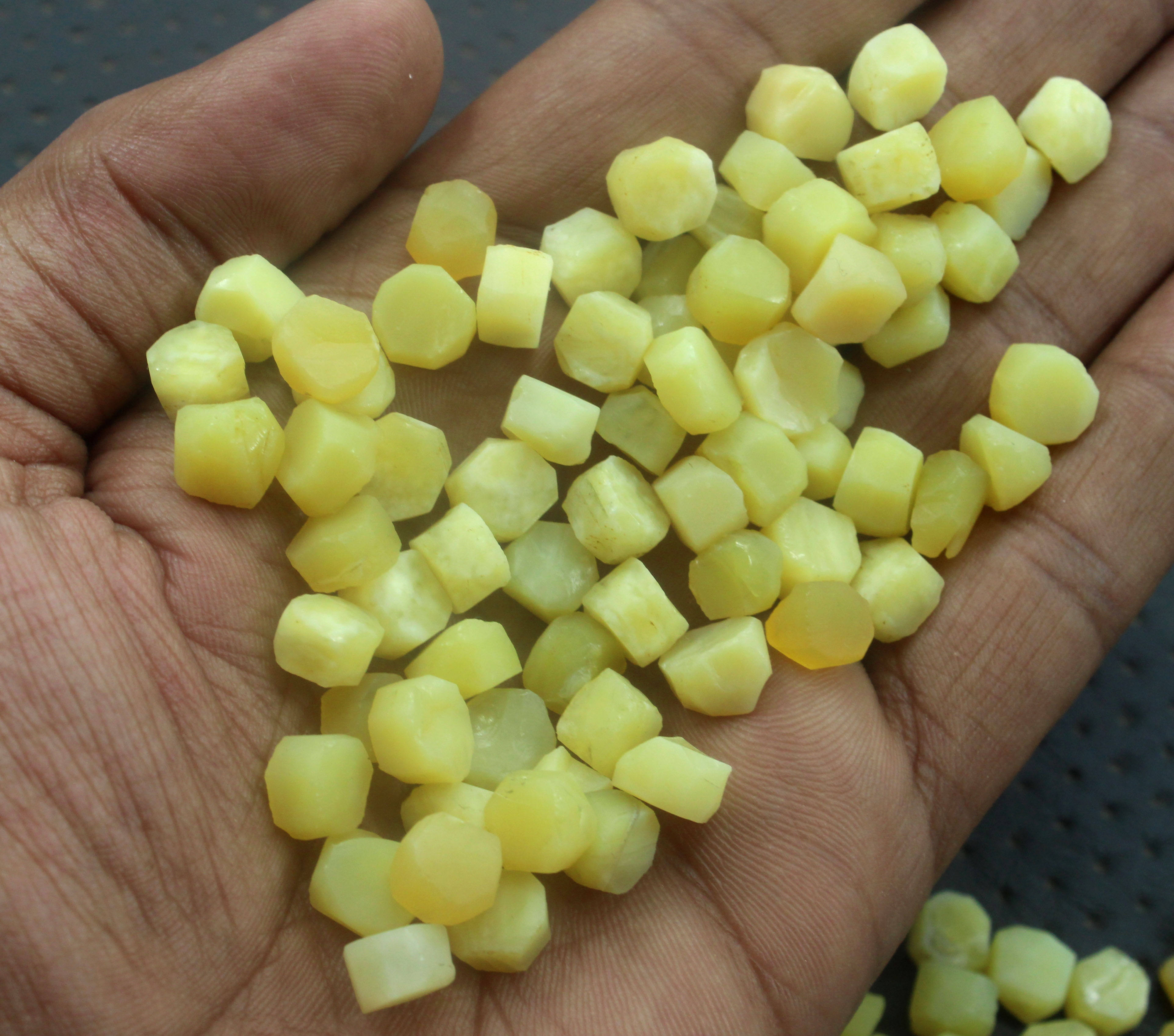 สีเหลือง