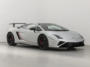 2014 Lam_borghini Gallardo LP570-<strong>4</strong> Squadra Corse Turbocharged AWD Manual Gearbox <strong>8L</strong> Engine R20 Tire Size Leather Seats - Product Image 4