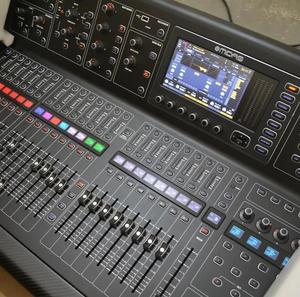 <strong>Midas</strong> M32R <strong>LIVE</strong> <strong>40</strong>-Channel Digital Rack Mountable Mixer