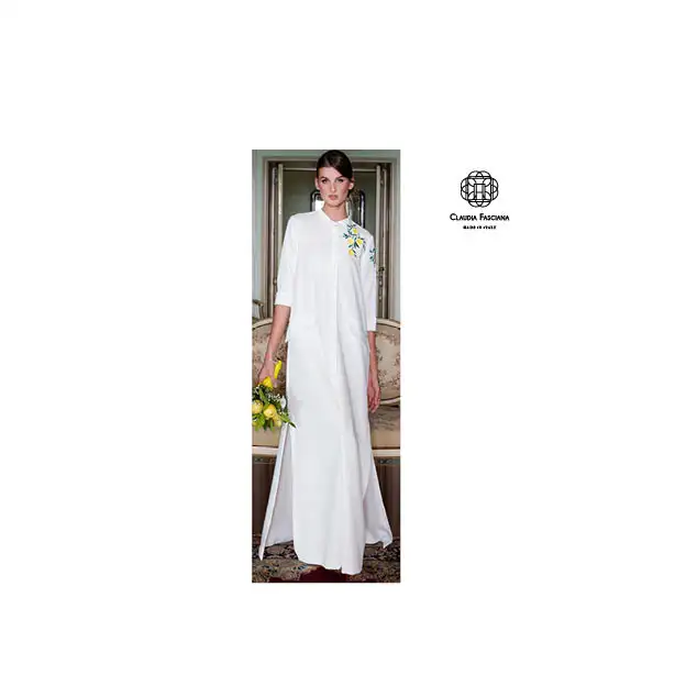 İtalya'da yapılan zarif beyaz uzun elbise kadınlar için limonların orijinal nakış ve minimal basit gelinler