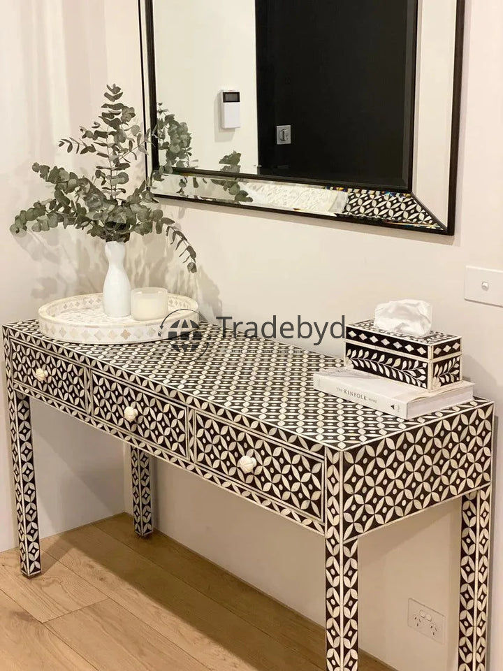 Available in different Colors