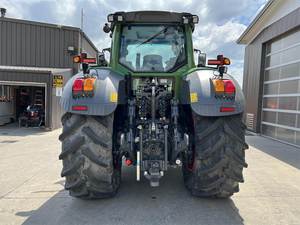 2017 <strong>Fendt</strong> 828 <strong>VARIO</strong> Tractor-High-Performance, Fuel-Efficient, and Durable Tractor for Advanced Agricultural Operations - Product Image 4