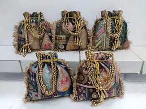Saco De Bolsa Potli Bordado Tradicional Com Alça De Pérola E Padrão De Designer Para Festa De Noite De Casamento Desgaste Étnico Gifting