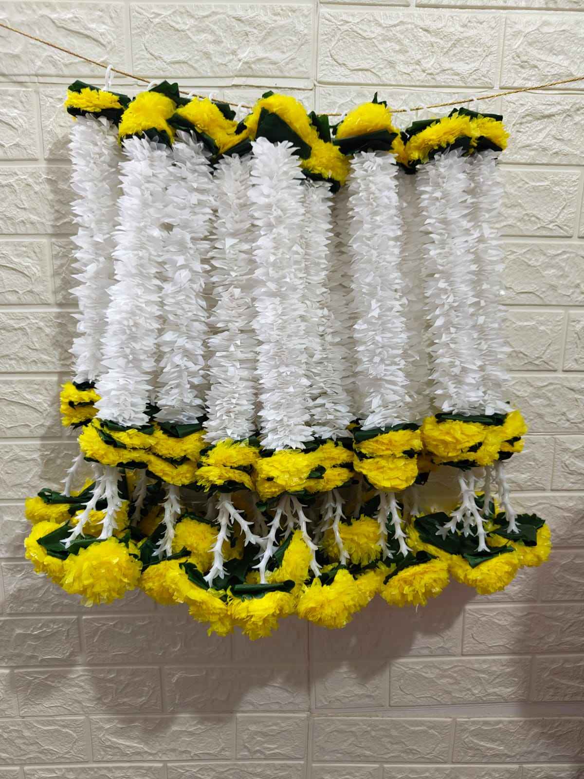 สีเหลือง