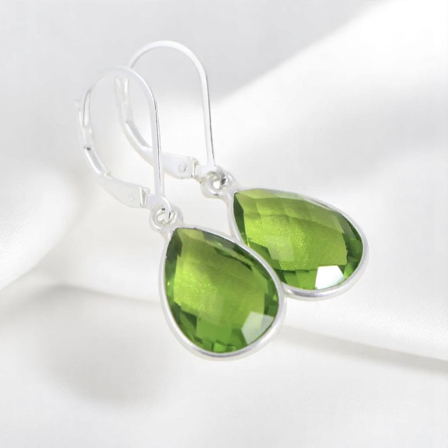 เพอริโดควอตซ์สีเงิน