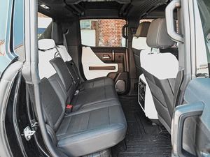 2024 gm_c hum-מר ב טנדרים מונית עם מושבי עור
