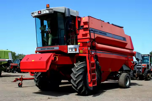 פרודוקטיביות גבוהה מכונת קציר גדול 130hp טנק תבואה לשלב קציר חקלאי