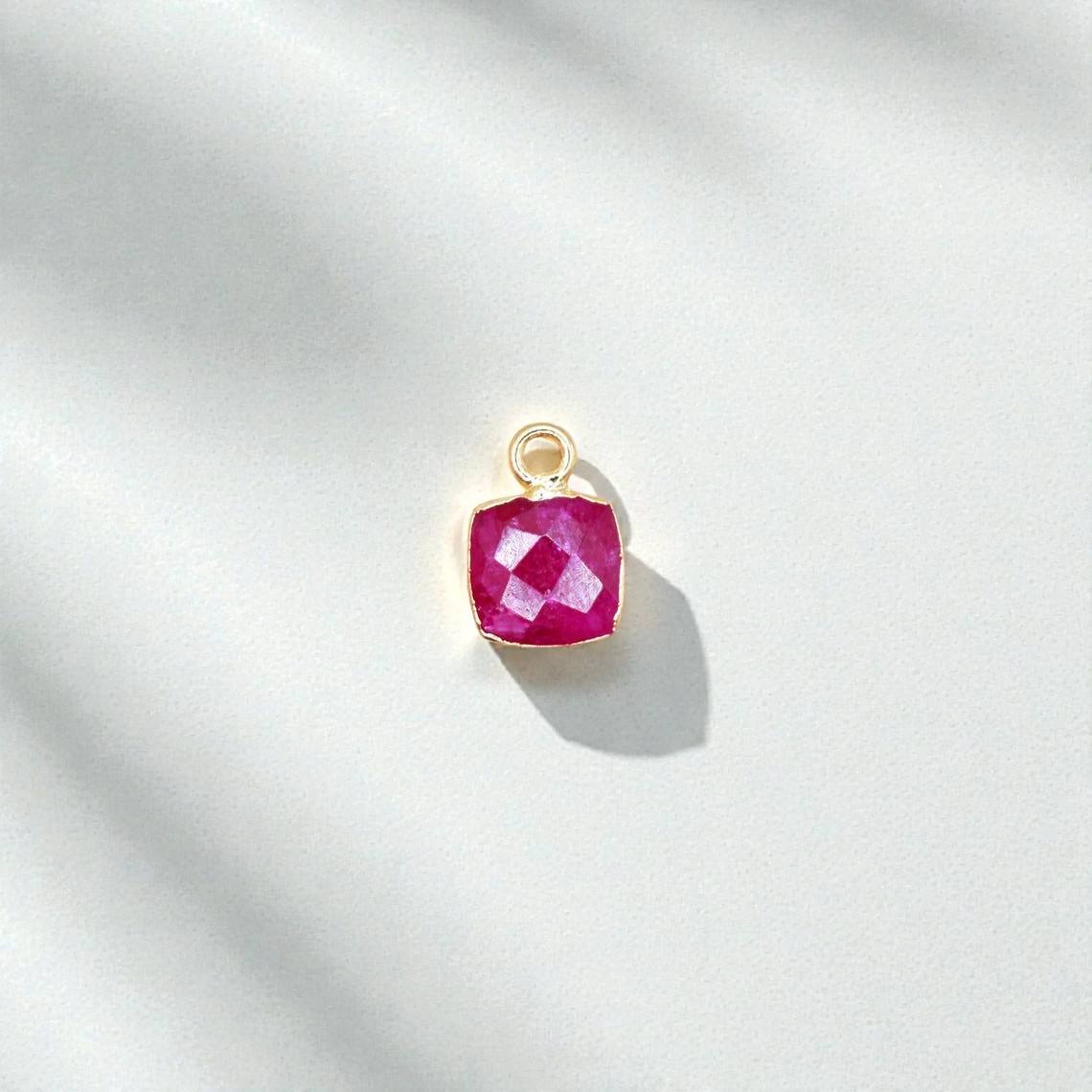 ทับทิมย้อมสี