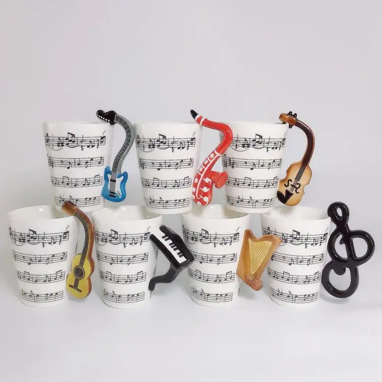 Taza de café con forma de nota musical pintada a mano, con mango de instrumento, clarinete de violín divertido, tambor, piano, guitarra