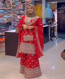 Diseñador hermoso Chinon seda bordado secuencia trabajo Top Sharara con Dupatta en el precio más bajo Ropa Étnica