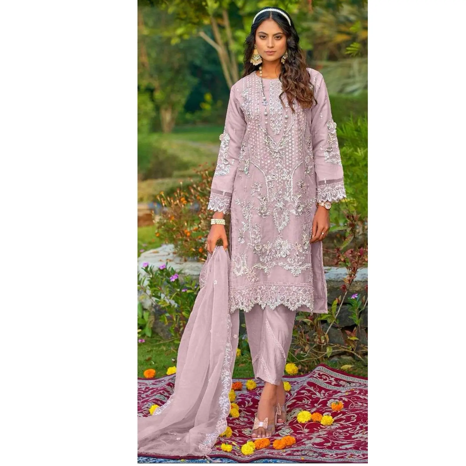 Séquence de broderie de qualité d'exportation indienne avec costume pakistanais Moti Work pour fête et mariage de l'Inde