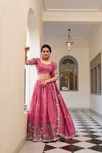 クラシックなゴールド刺繍作品Lehenga Choli Dupattaとブラウスのプリンテッドスタイル - Product Image 3