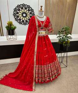 传统的Dori作品Lehenga Choli合奏，庆祝印度文化的丰富遗产和艺术性，完美