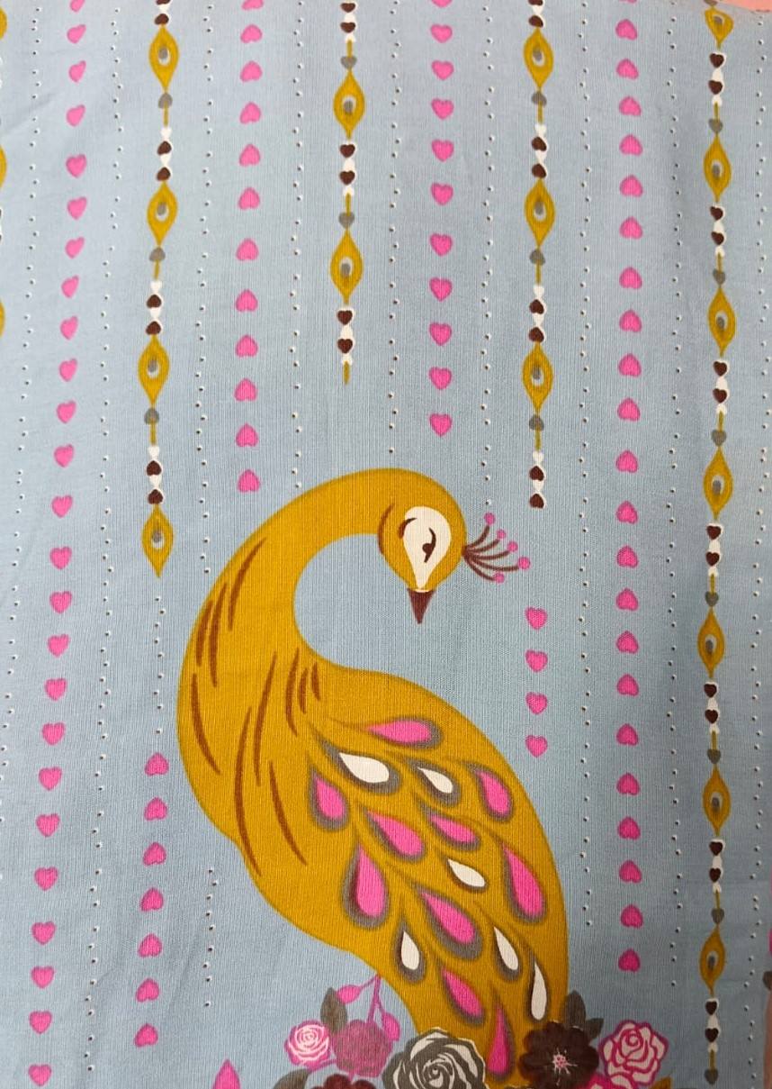 มีสีเขียวขุ่น