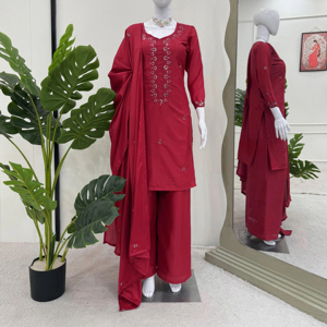 Detaylı iplik dizisi çalışması, tam dikişli elastik takılmış Plazo ve Dupatta içeren Chinon ipek seti rafine üst - Product Image 1