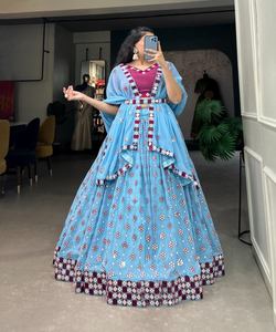 时尚设计师儿童<span class=keywords><strong>Lehenga</strong></span> <span class=keywords><strong>Choli</strong></span>为节日庆典大胆而现代的时尚前卫女性精致风格