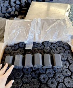 Vietnam'dan yüksek kaliteli altıgen şekil siyah kömür barbekü hindistan cevizi kabuğu kömür kömür COCO hindistan cevizi