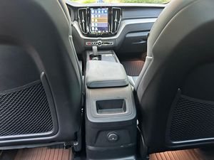 2022 volvo xc60 t8 R-תכנון חבילות מתקדמות כוללות 455 כ "ס תקע-in היברידי SUV