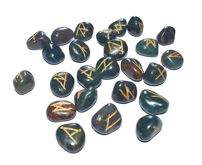 Vert foncé avec des taches rouges