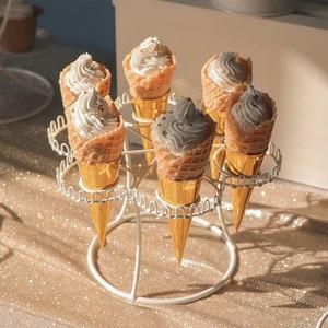 Golden Ice Cream Cone <span class=keywords><strong>Stand</strong></span> aus Metall mit elegantem Design Perfekt für Hochzeiten, Geburtstage und Party-Displays