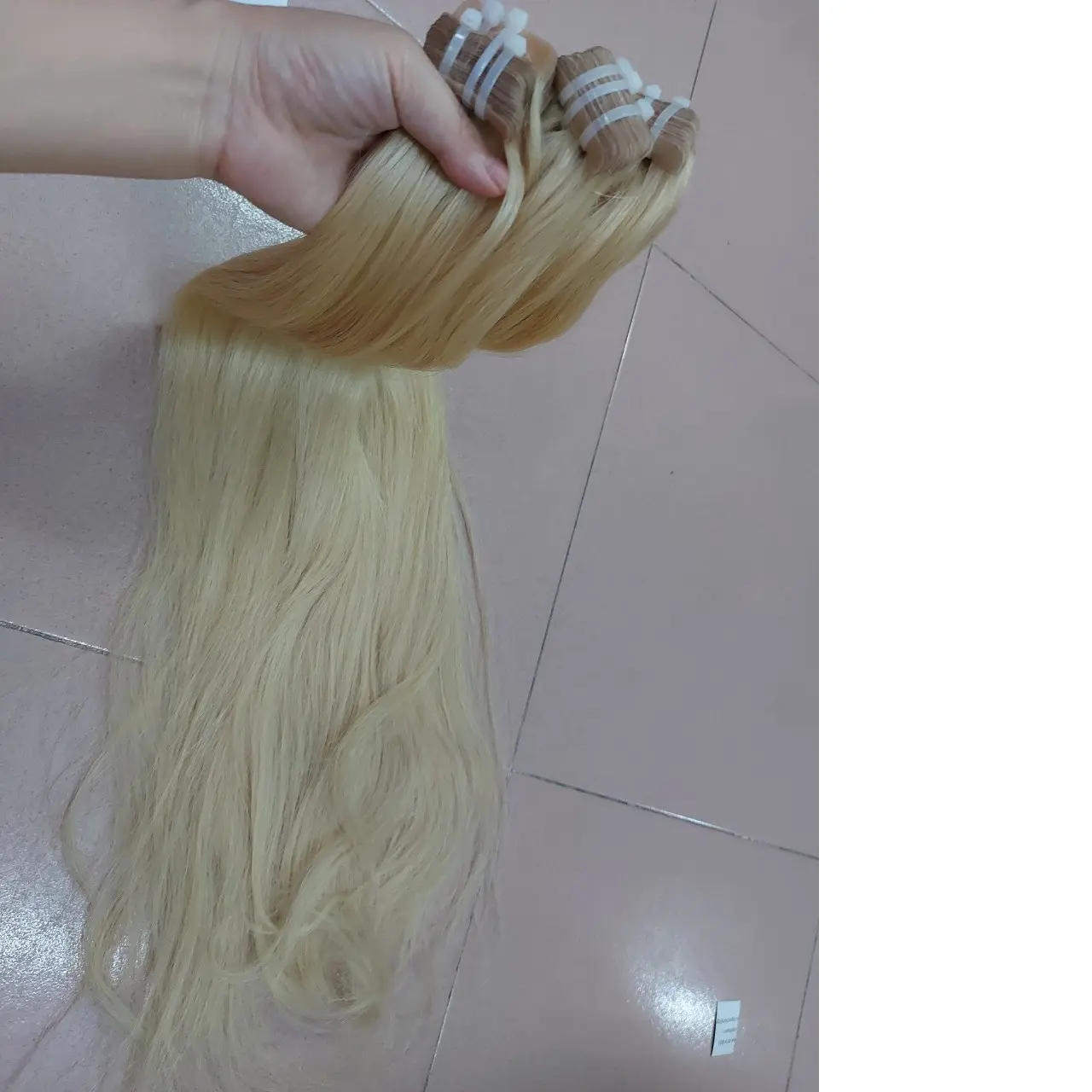 Nastro biondo nelle estensioni dei capelli lisci colore 613 capelli da 22in 24in 26in capelli umani vietnamiti