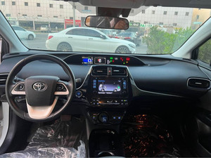 中古左手ドライブ2017 2018 2019トヨタプリウスハイブリッドオンライン販売