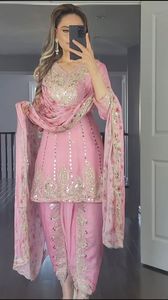 מסיבת מעצב חדשה משיקה ללבוש מבט העליון, dhutti Salwar ו dupatta עם חומר באיכות גבוהה במחיר הסיטונאי