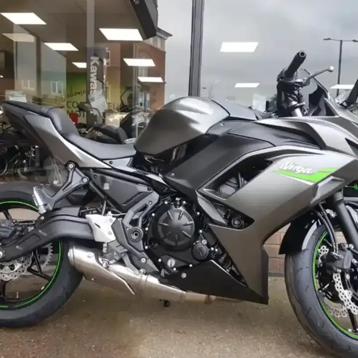 ENORME DESCUENTO DE DESCUENTO Street Legal 2022 Kawasakis Motocicletas deportivas de