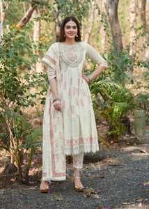 设计师连衣裙纯棉印花Anarkali Kurti长裤 & Dupatta，重刺绣脖子和Shiffli Pandel工作女性时尚