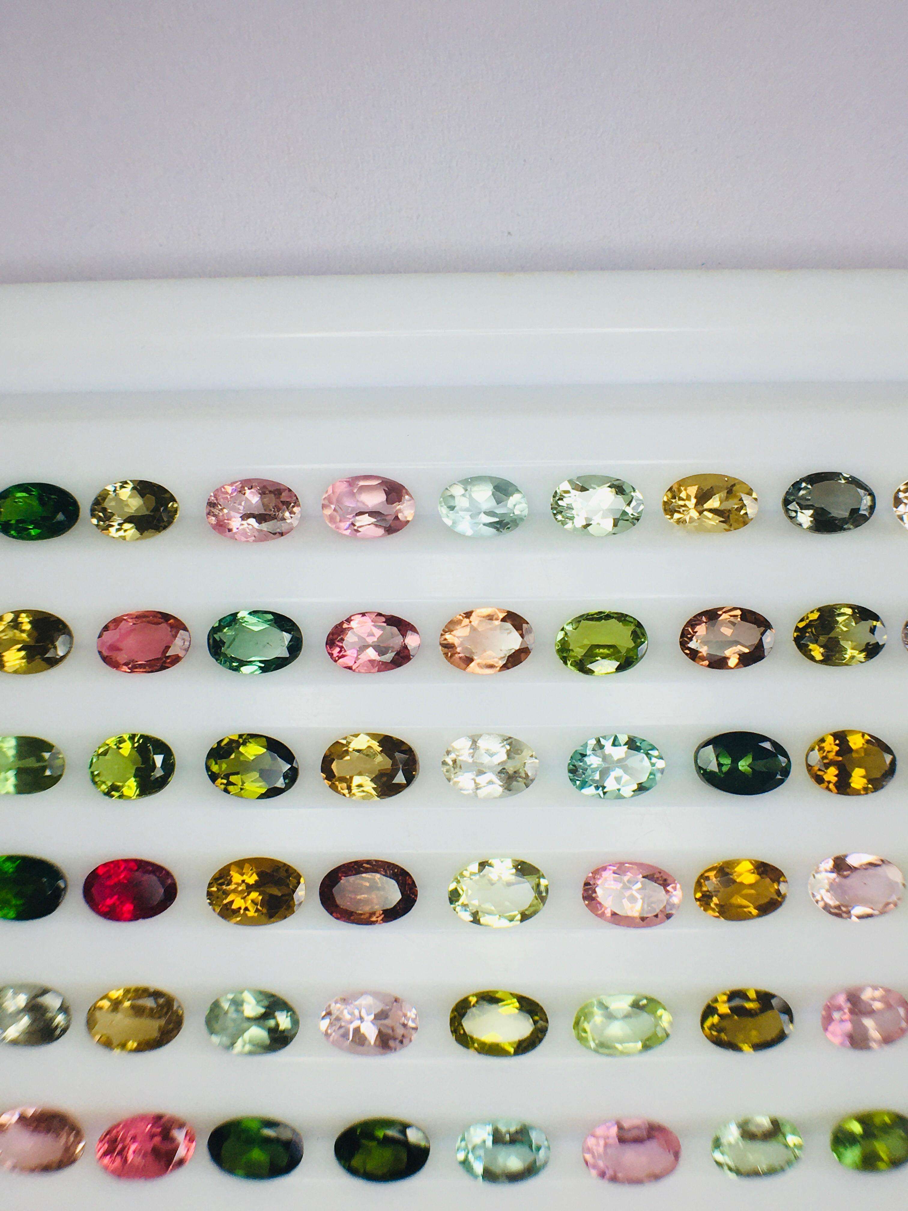 สีชมพูแดงเขียวน้ำตาล