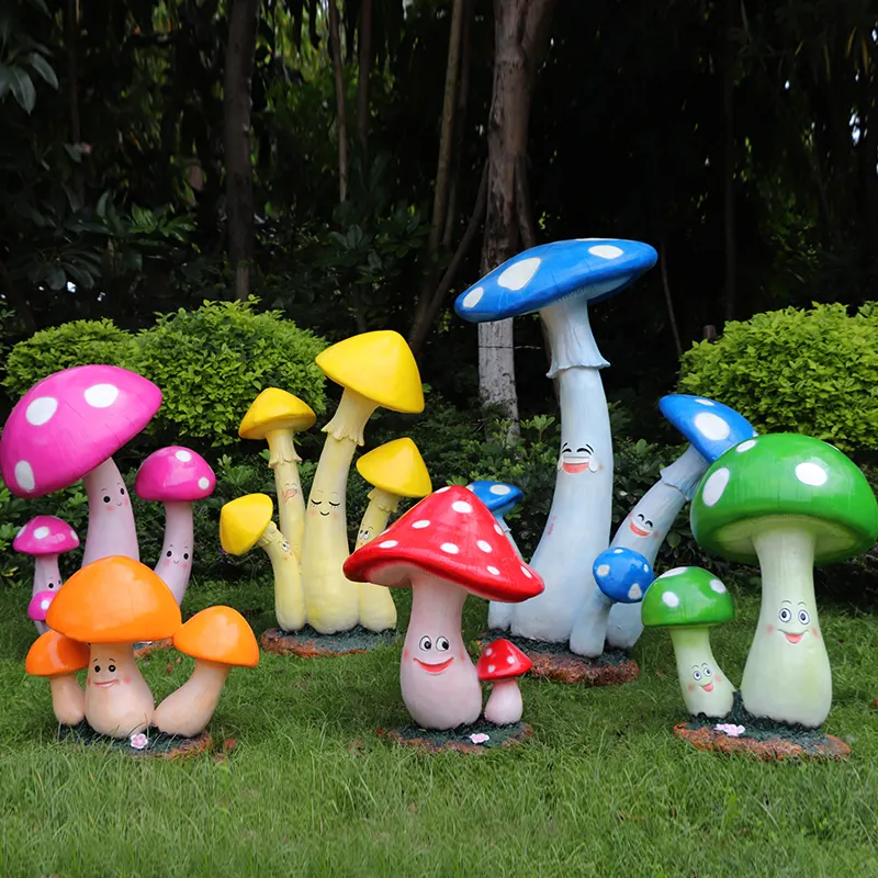 Nuovi stampi in resina di design grandi decorazioni per funghi da giardino decorazioni colorate per funghi dei cartoni animati per la casa