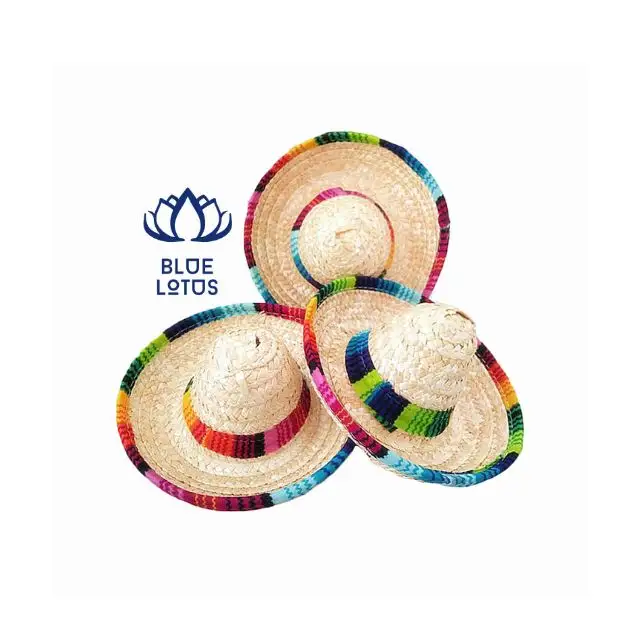 El Sombrero de paja mexicano más utilizado viene en una variedad de colores y presenta un patrón de hojas de palma de algas marinas