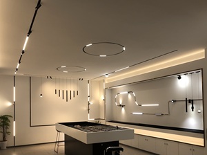 Schwarzes 24 W modernes 48 V <span class=keywords><strong>Embedded</strong></span> Rail-Leuchtsystem 12 W 36 W 1 M 2 M Einbauleuchte <span class=keywords><strong>led</strong></span> linear ultradünn magnetisches Spurlicht <span class=keywords><strong>LED</strong></span> Deckenleuchte