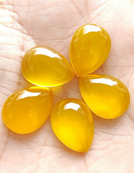 สีเหลือง