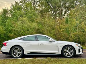 Boost fonksiyonu ile 2022 aud-i e-tron GT 522 beygir gücü, çift motorlu AWD, uyarlamalı havalı süspansiyon - Product Image 2
