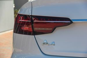 ใช้2024 AU-Di A4 Q U A T R O premi-UM S line 45 TFSI AWD - Product Image 2