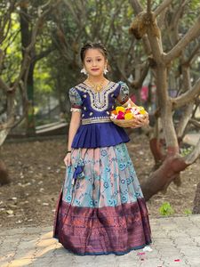 厂家直销价格Kanjivaram真丝面料<span class=keywords><strong>Lehenga</strong></span> <span class=keywords><strong>Choli</strong></span>儿童全缝制传统印度婚礼派对服装