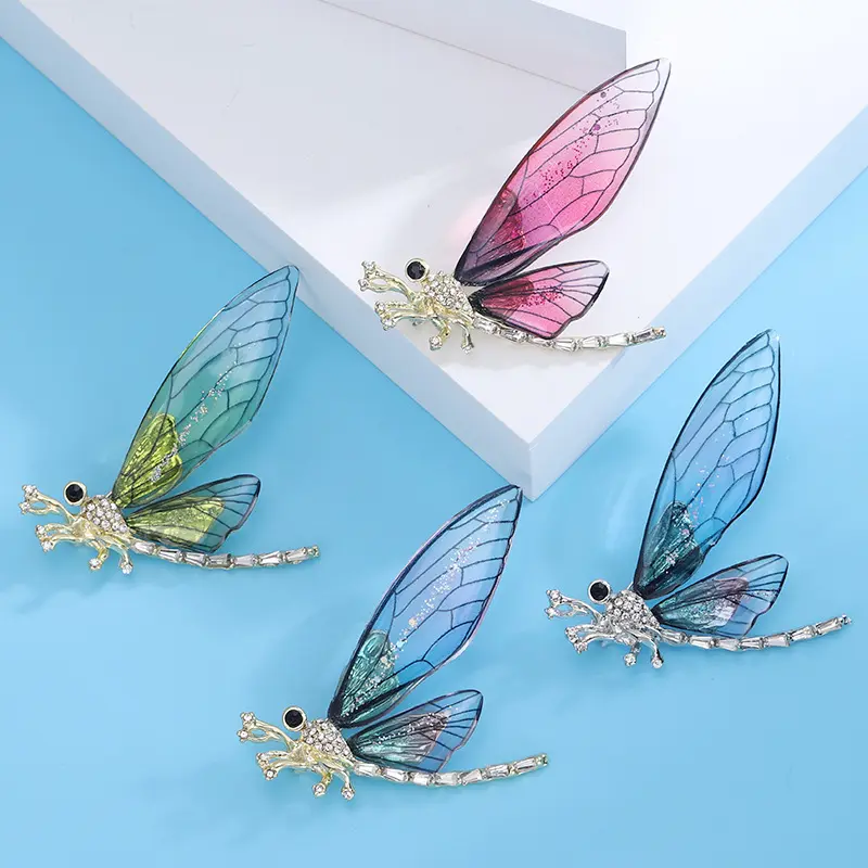 Venta al por mayor Angel Wings Broches Delicado Rhinestone Cristal Gradiente Libélula Insecto Broche Pin