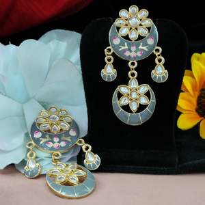 Kundan çivili Meenakari ay küpe moda Dangle ile çağdaş Charm geleneksel sanat büyüleyici etkisi yaratır