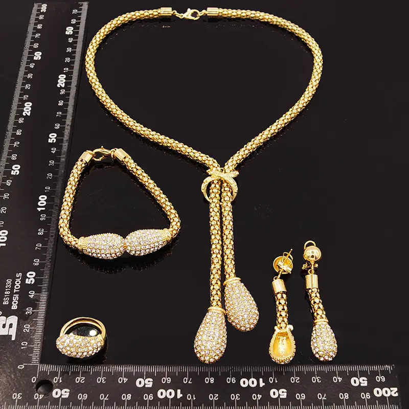 Ladies Luxury Gold Plated Jewelry Sets Necklace Three-Piece Diamond Pendant Earring Set Jewelry/