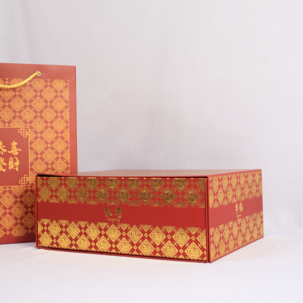 Deliver a premium unboxing <strong>experience</strong> with this compact luxury box, tailored for business and client <strong>gifting</strong> - Product Image 2