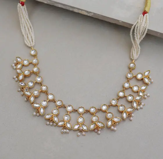 Set di gioielli Kundan con perla bianca placcata in oro etnico da donna | Collana classica con placcatura in oro