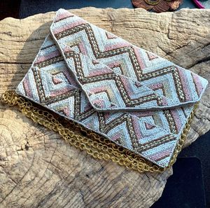 זואי זיג זג זהב שברון חרוזים Crossbody שרשרת מצמד Boho תיק