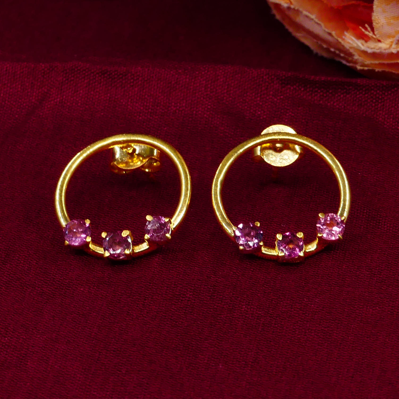 สีเหลือง