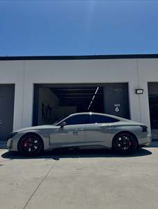 2025年中古Au Di RS E-t Ron GT完璧な状態ジープラングラー左ステアリングAWDドライブとレザーシート付き - Product Image 2