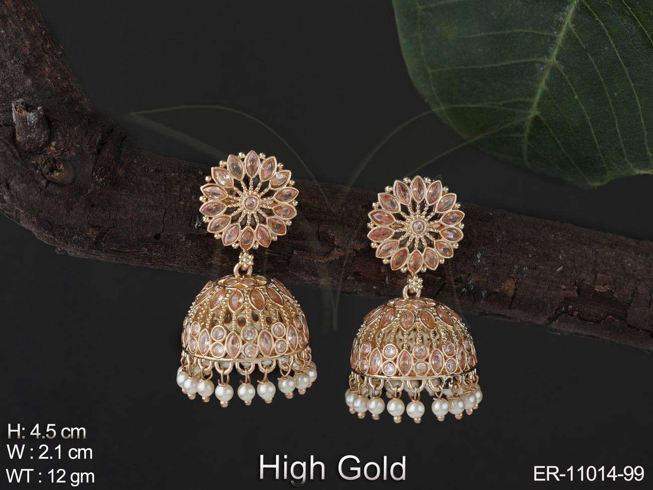 สีเหลืองใส