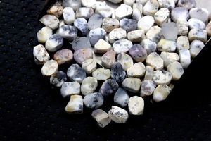 25 parça Plam taş kaba boyutu 10-12 MM doğal dendritik Opal yapma ham takı taş işlenmemiş Opal kaba temizle taş