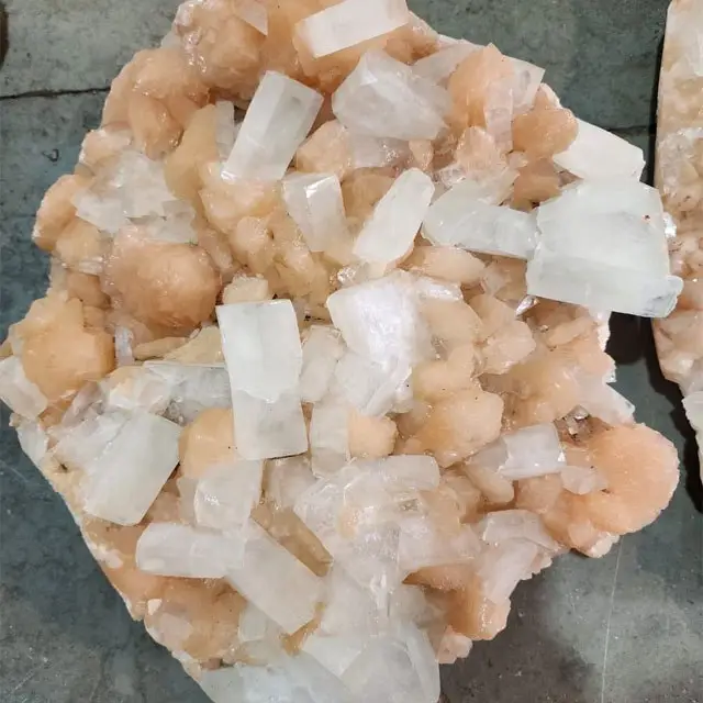 Khoáng chất apophylite hồng từ Ấn Độ